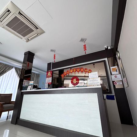 G Star Hotel Pantai Remis Extérieur photo