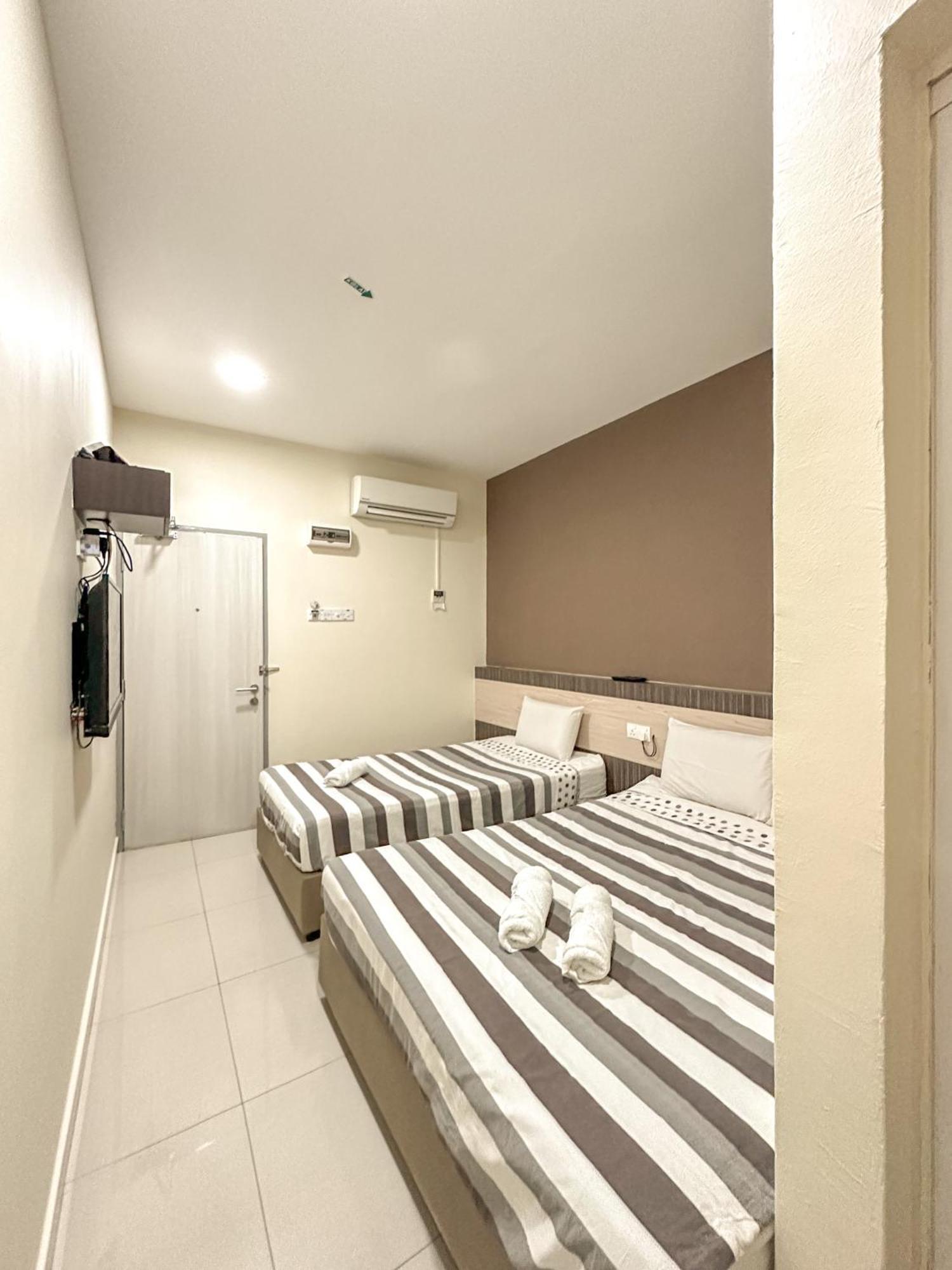 G Star Hotel Pantai Remis Extérieur photo