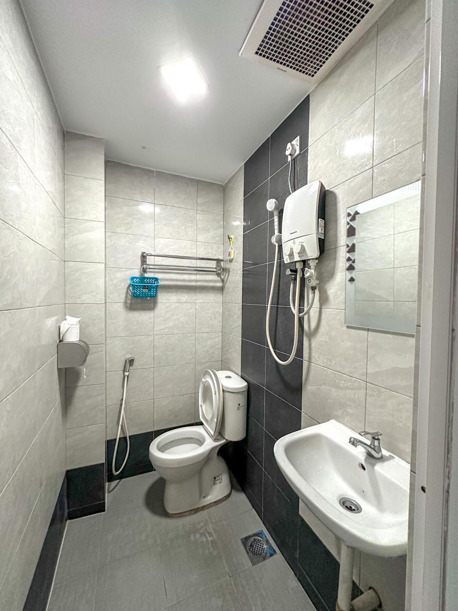 G Star Hotel Pantai Remis Extérieur photo