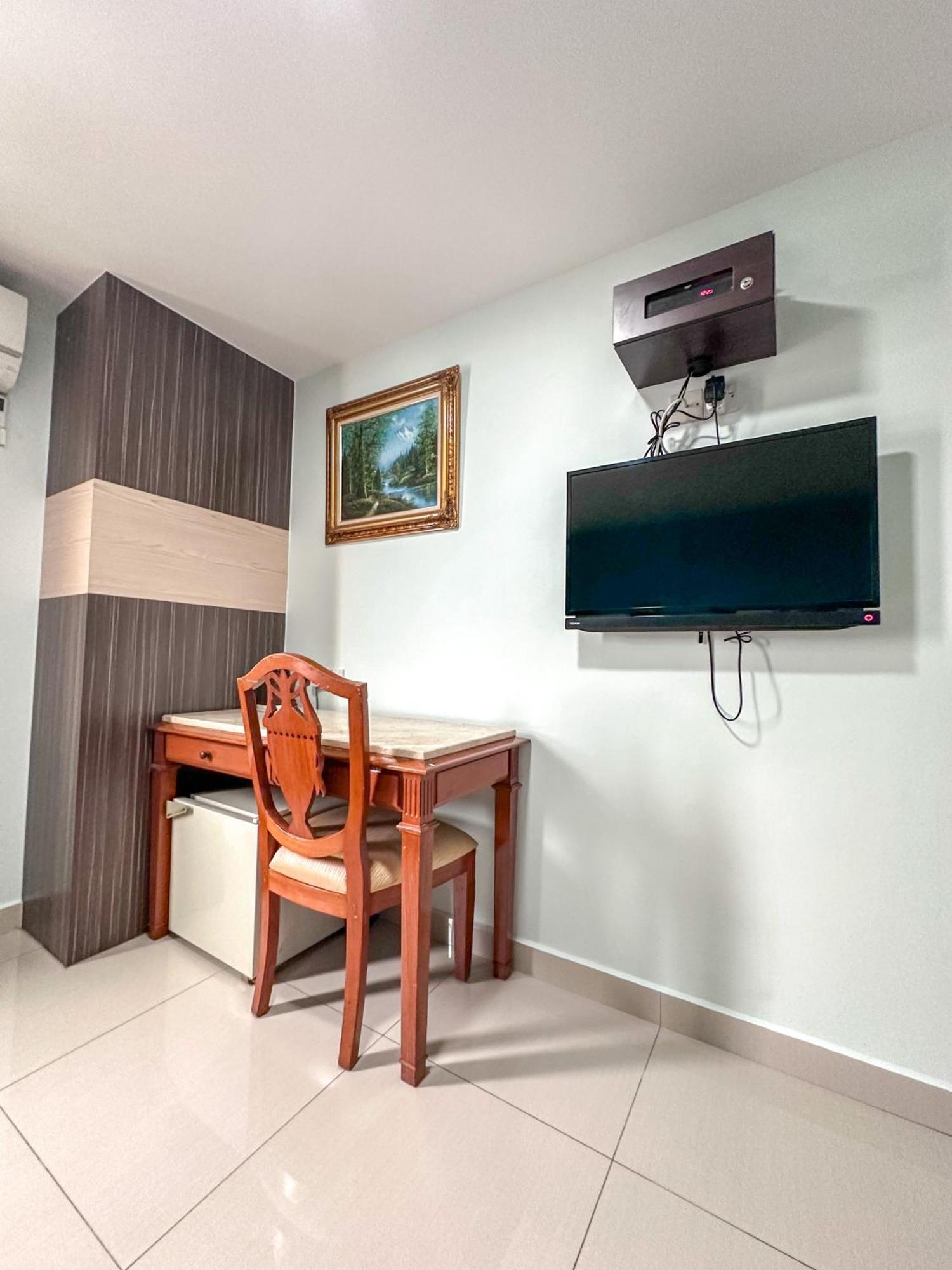 G Star Hotel Pantai Remis Extérieur photo