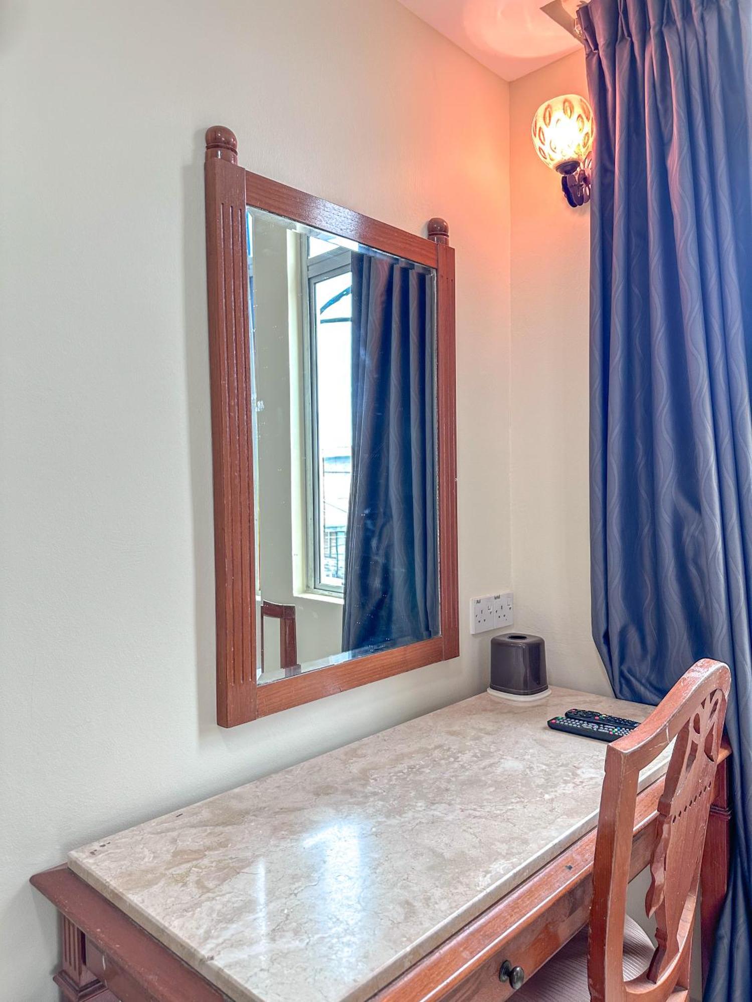 G Star Hotel Pantai Remis Extérieur photo