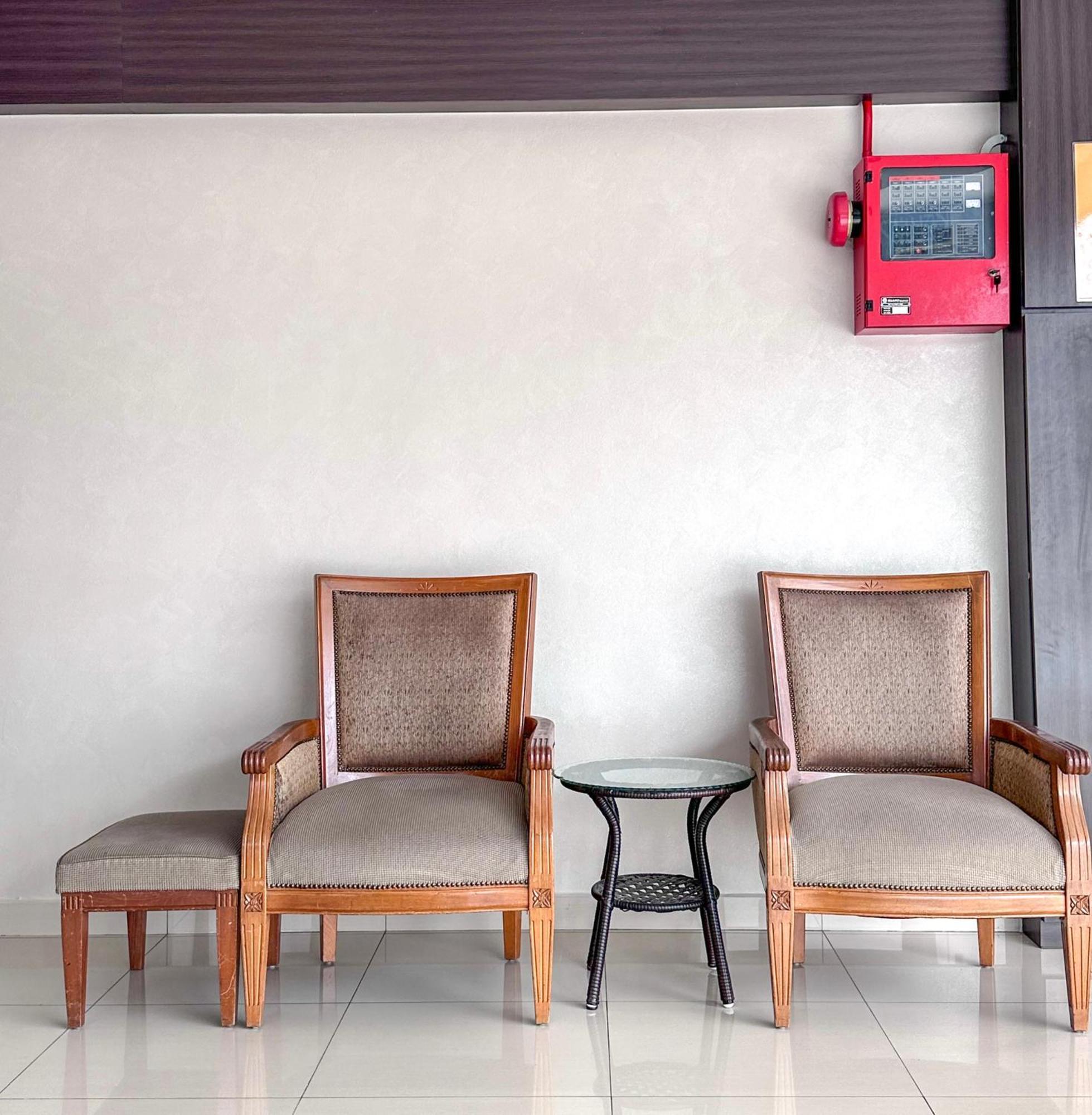 G Star Hotel Pantai Remis Extérieur photo